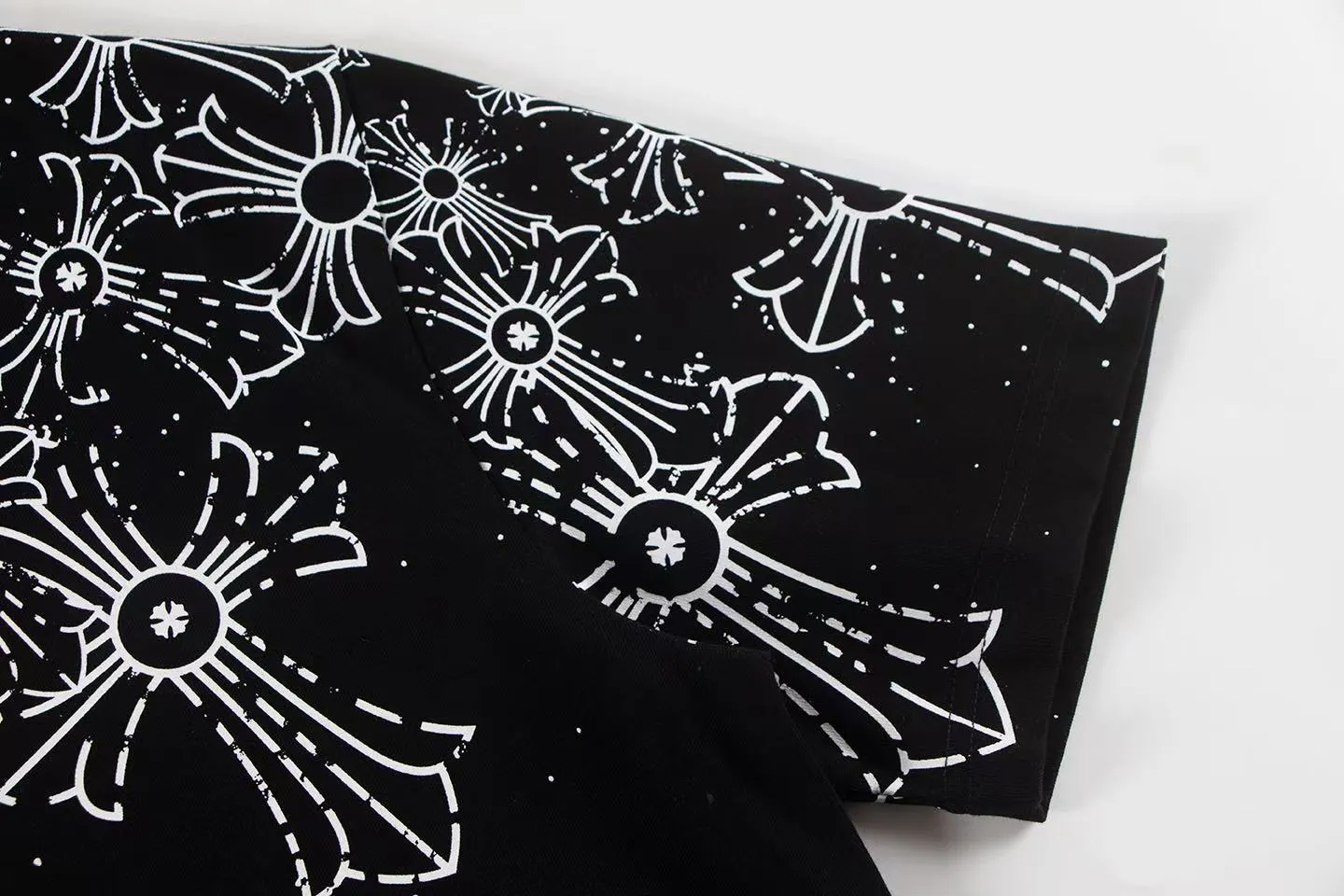 🅿️150 Style: 2025 new Croix Heart short-sleeved T-shirt Material: High version 300g double yarn combed cotton Size: S～XL Color: Black Style number: Z026